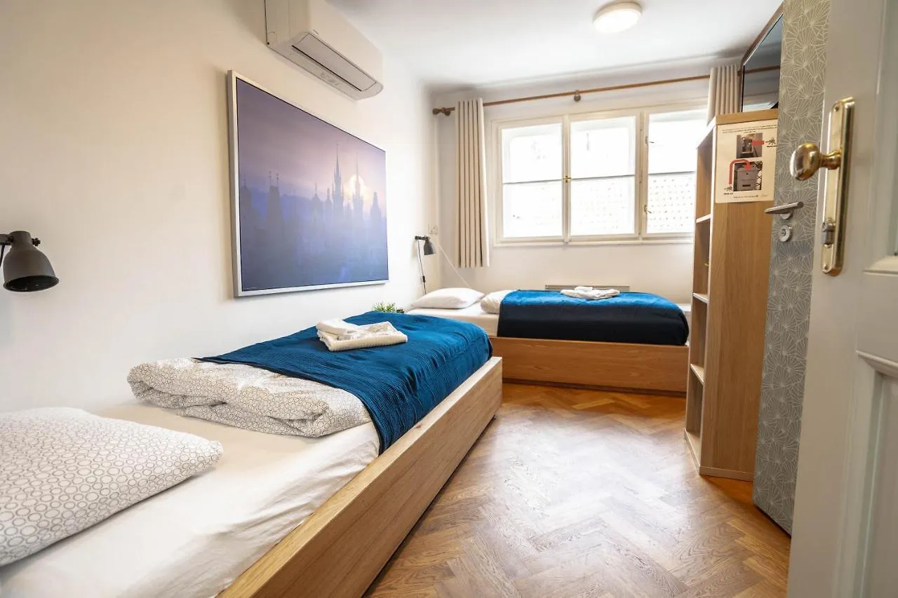 Old Town Square Suites Praga 2*,